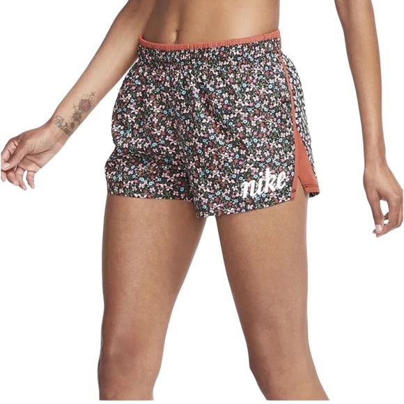 Nike Pants - Nike 10k Femme Running Shorts